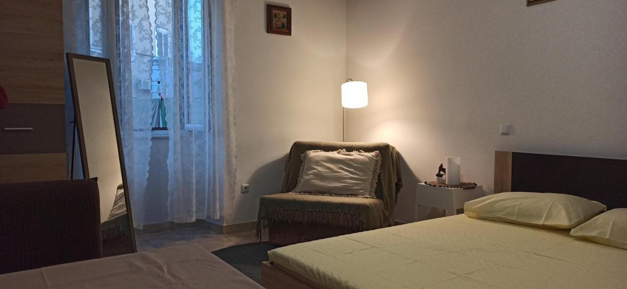 Studio Apartment Nika Free Parking Split Extérieur photo